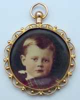 1905 Ross's photo in a pendant.